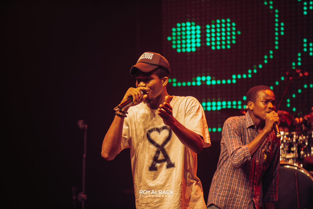 DIHEY performing live
